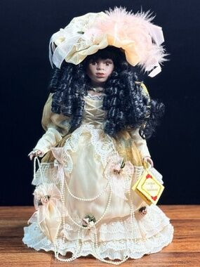 COLLECTOR’S CHOICE Beautiful Porcelain Collectible Doll